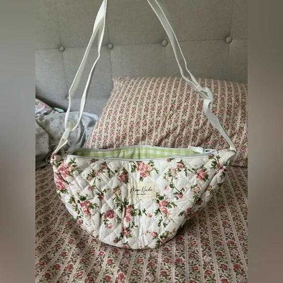 Floral Quilted Shoulder Bag - Picture 4 of 10